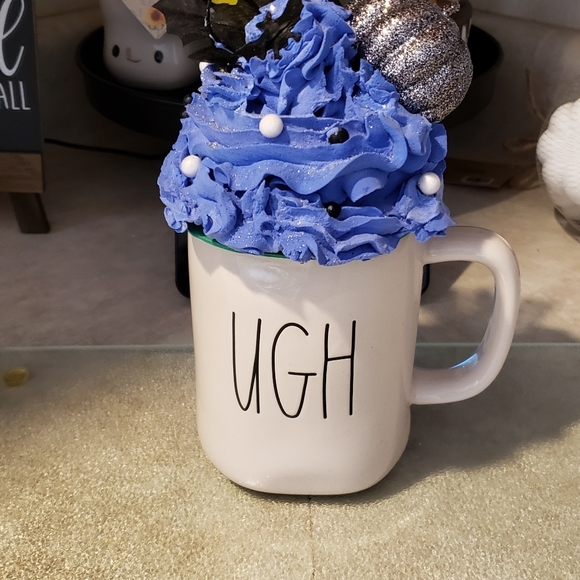 Faux whipped mug topper